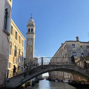 Appartement True 2 Bedrooms In The Heart Of Castello, Venise